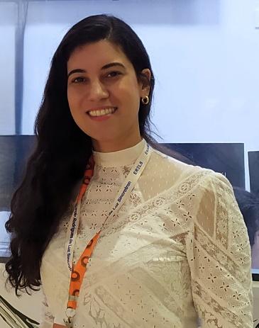 A person smiling at camera

AI-generated content may be incorrect.