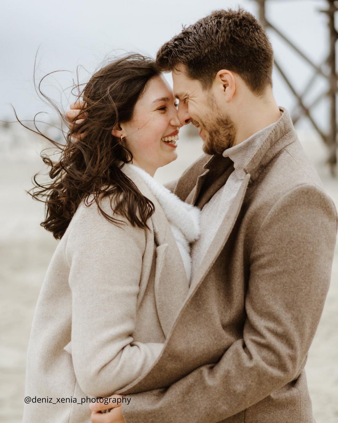 winter engagement photos couple hugging