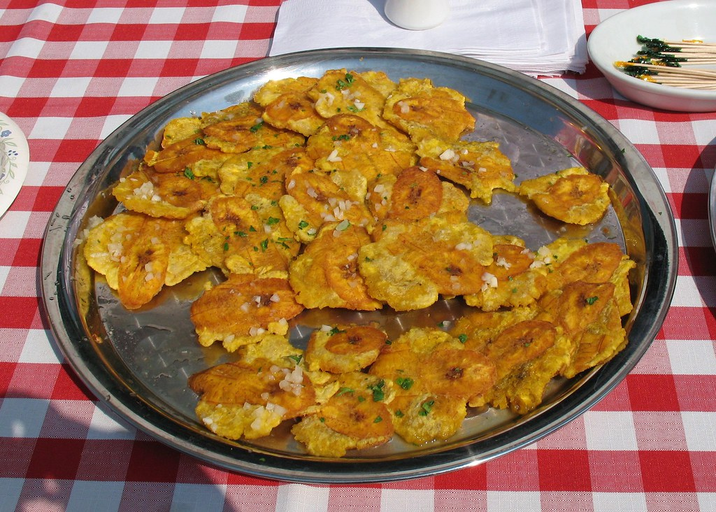 Tostones (Wikimedia Commons)