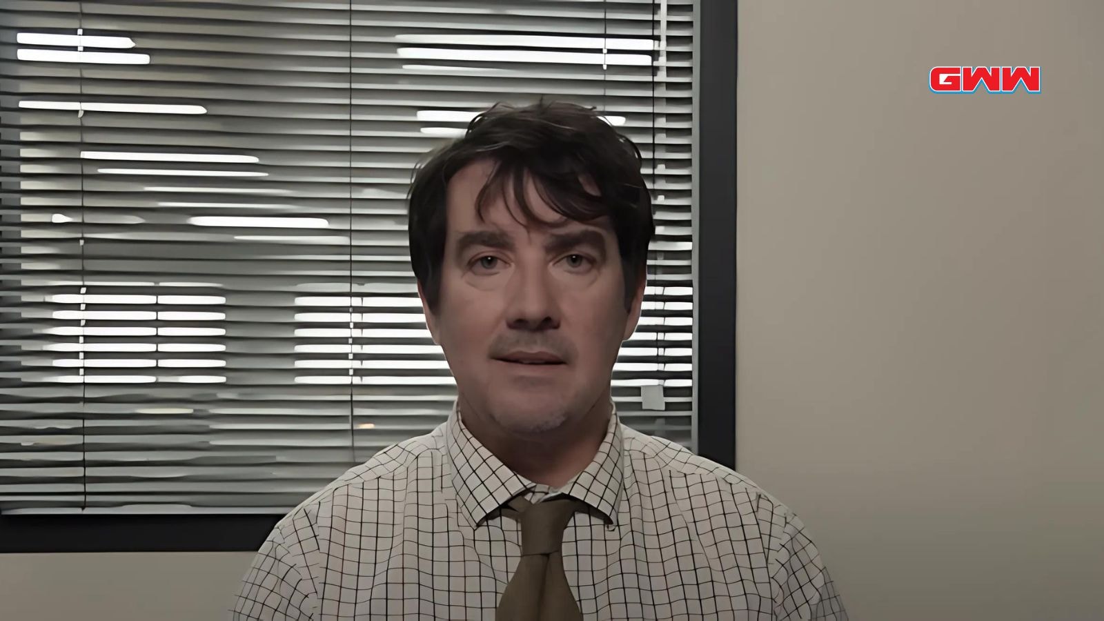 Jonny Brugh as Lloyd in The Office Australia