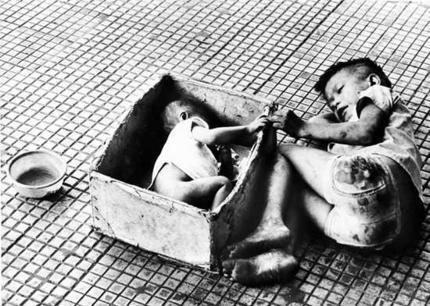 A baby lying on the ground

AI-generated content may be incorrect.