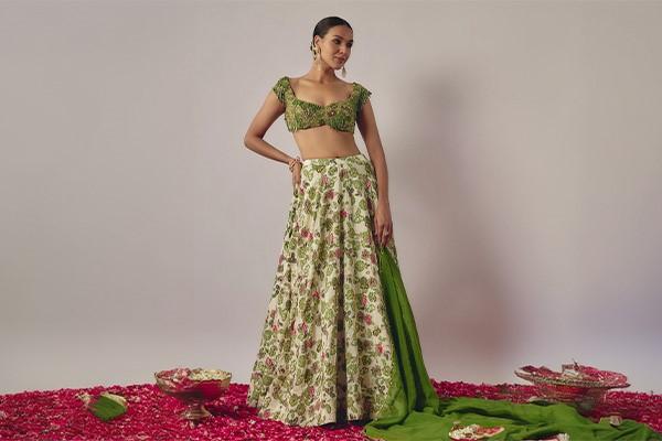 A person in a green and white dress

Description automatically generated