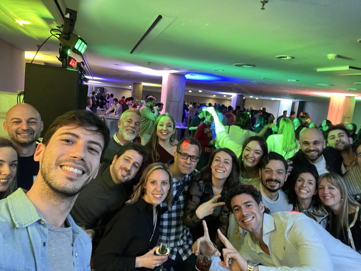 Foto del equipo de Manfred en la cena de Navidad