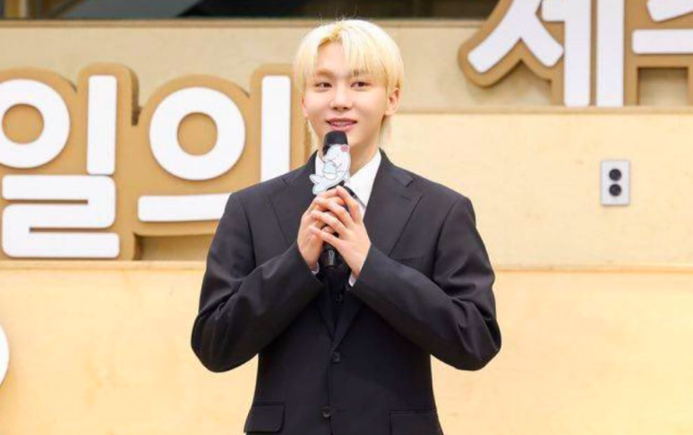 This contains an image of SEVENTEEN Seungkwan