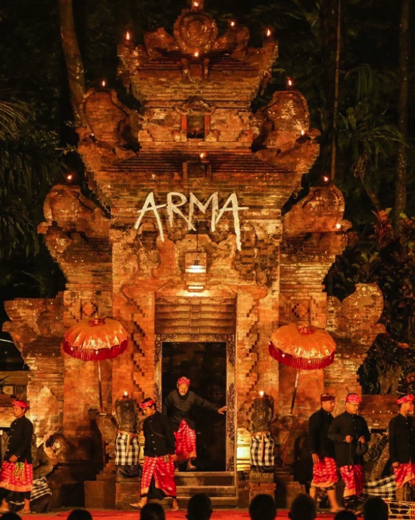 what to do in Bali - legong dance at night at Ubud Palace