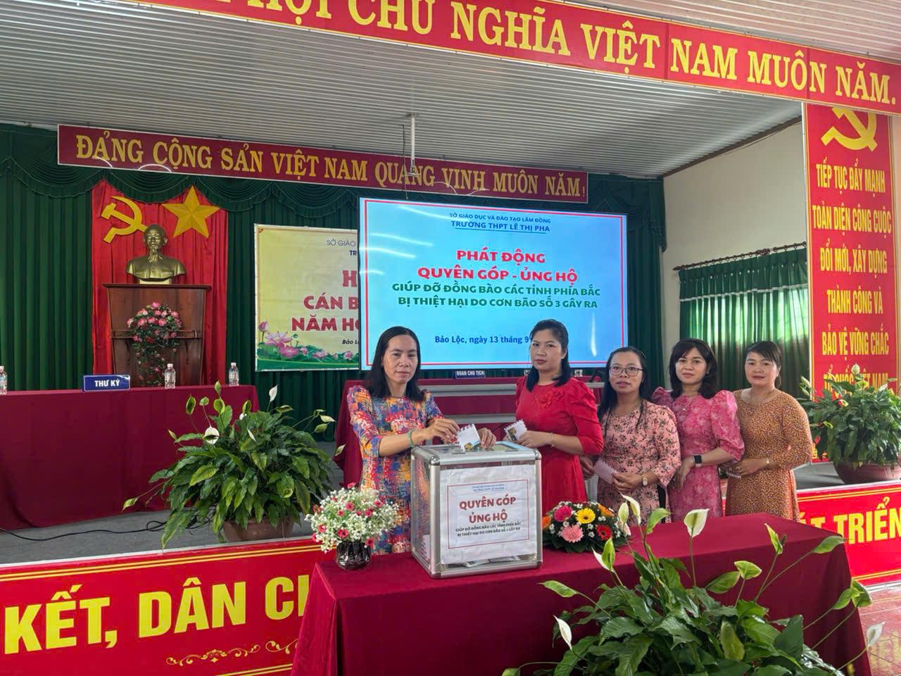 A group of women standing in front of a screen

Description automatically generated