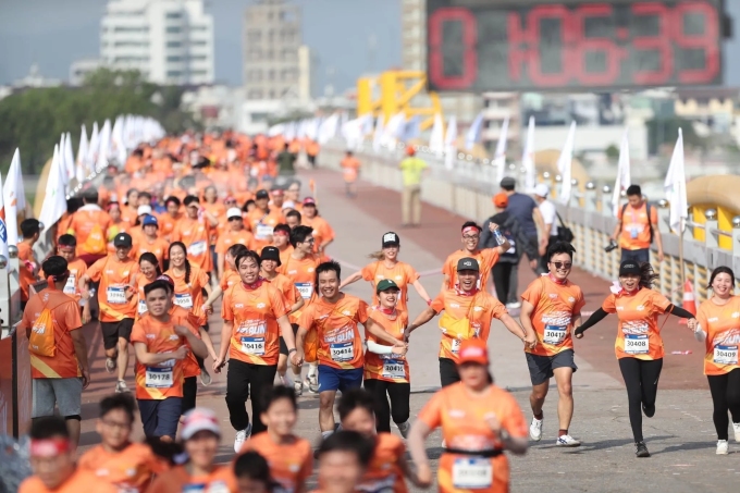 Runner FPT trong ngày kick-off giải đấu FPT 35 Năm trên vRace. Ảnh: vRace