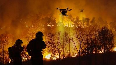 A fire with a drone flying above it

AI-generated content may be incorrect.