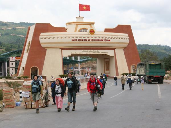 Lao bao border