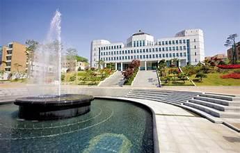 A fountain in front of a building

AI-generated content may be incorrect.