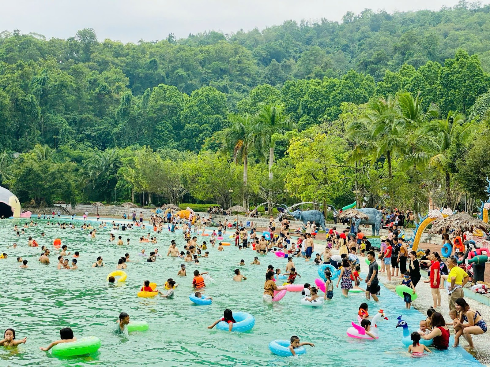 Không cần đi xa, Khoang Xanh Suối Tiên vẫn “vừa đủ chill” cho mọi kỳ nghỉ ngắn