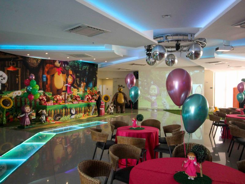 centro de mesa de luxo para festa infantil bonecas 