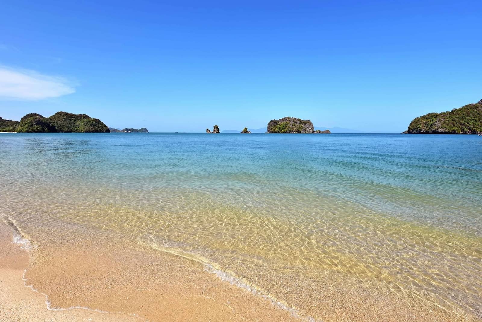 10 outdoor activities in langkawi for day time adventure swimming at tanjung rhu beach
