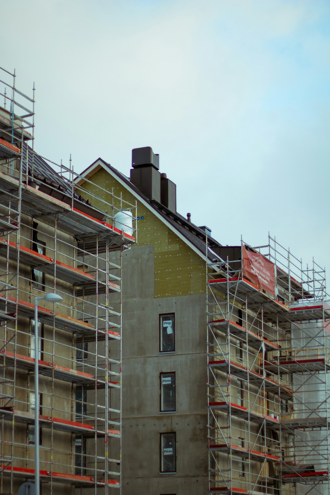 Trestle scaffolding for indoor renovations