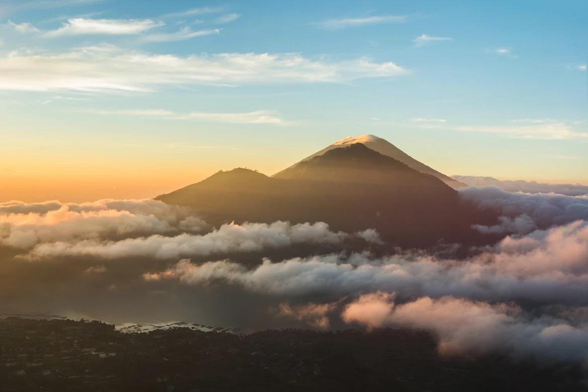 volcano views at sunrise in north bali 