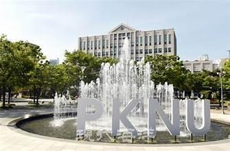 A fountain in front of a building

AI-generated content may be incorrect.