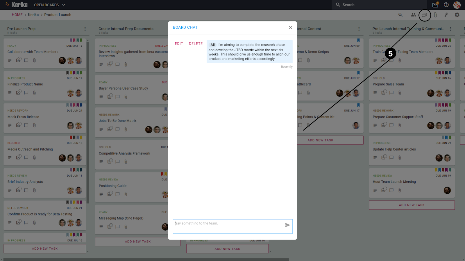 Funkcija Kerikinog Board Chat-a nudi namjenski prostor za komunikaciju u cijelom timu. Ovaj snimak ekrana naglašava mogućnost da se sva opšta ažuriranja, najave i diskusije drže na jednoj centralizovanoj lokaciji, osiguravajući da su svi članovi tima uvek informisani. Ova funkcija poboljšava timsku komunikaciju i pomaže da svi članovi ostanu povezani. Uživajte u povećanoj saradnji i manje zabune sa Kerikom.