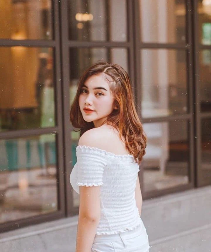 Cewek Panas yang Membuatmu Merenung Dalam Godaan, cewek panas, merenung, godaan menggoda