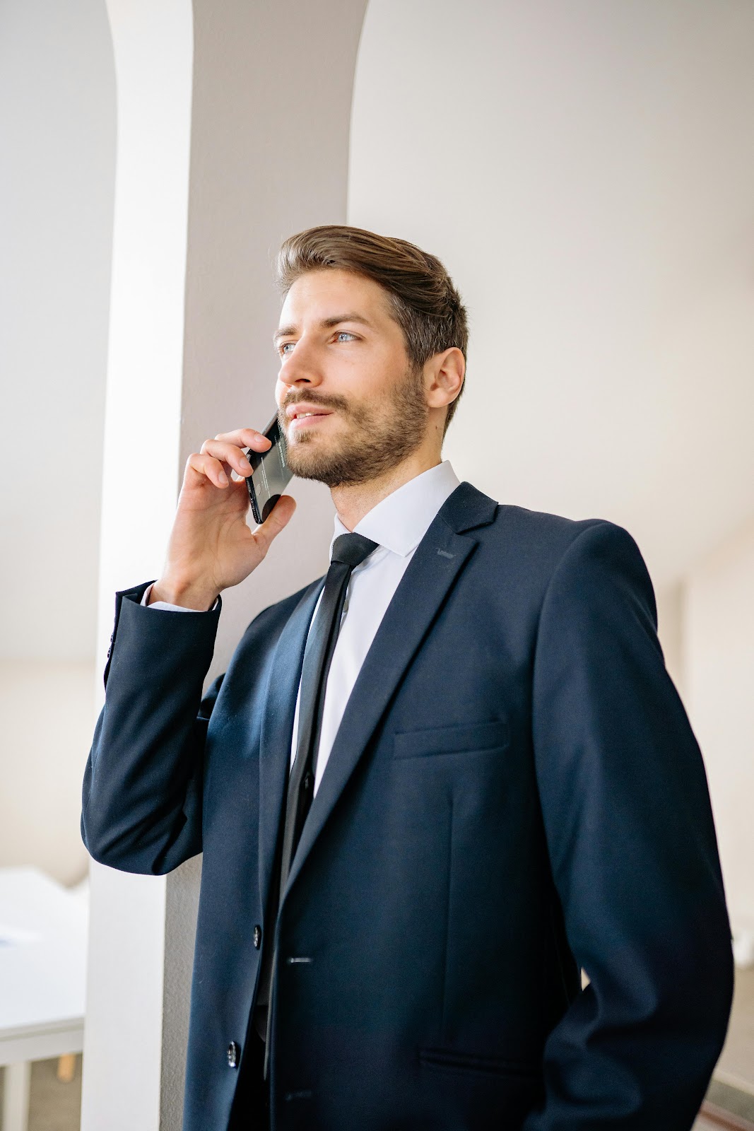 A man talking on his phone | Source: Pexels