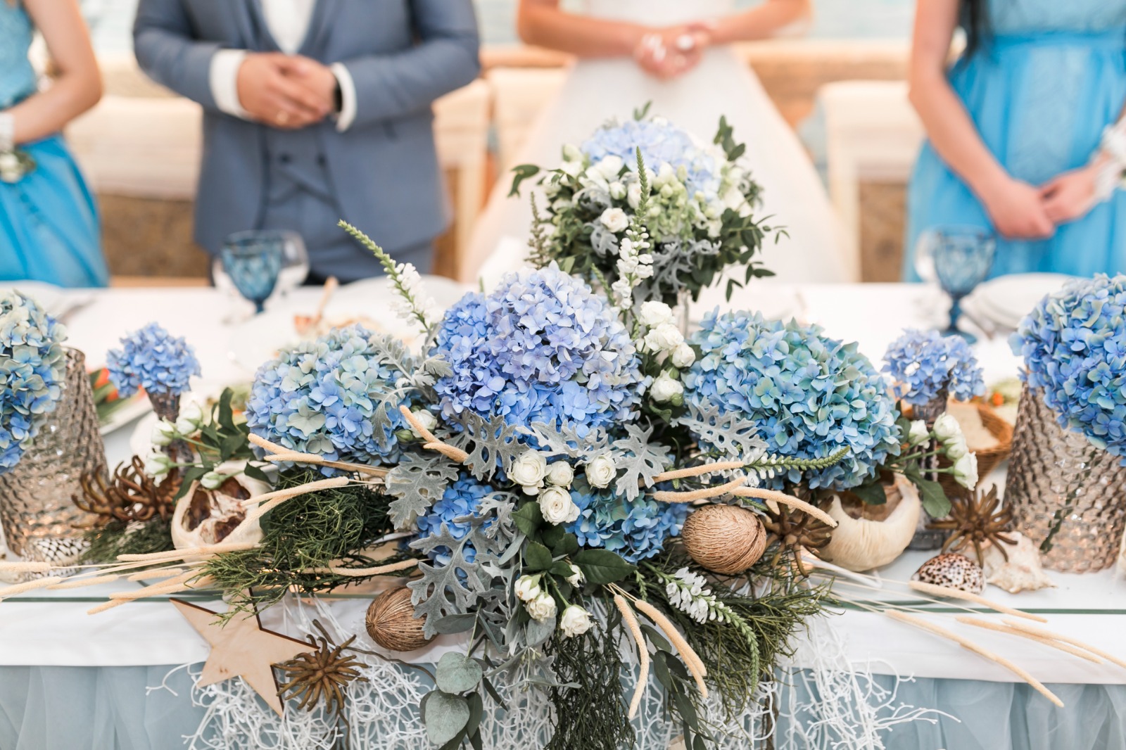 Chinoiserie Wedding Decor featuring elegant blue and white porcelain centerpieces in a luxury garden setting