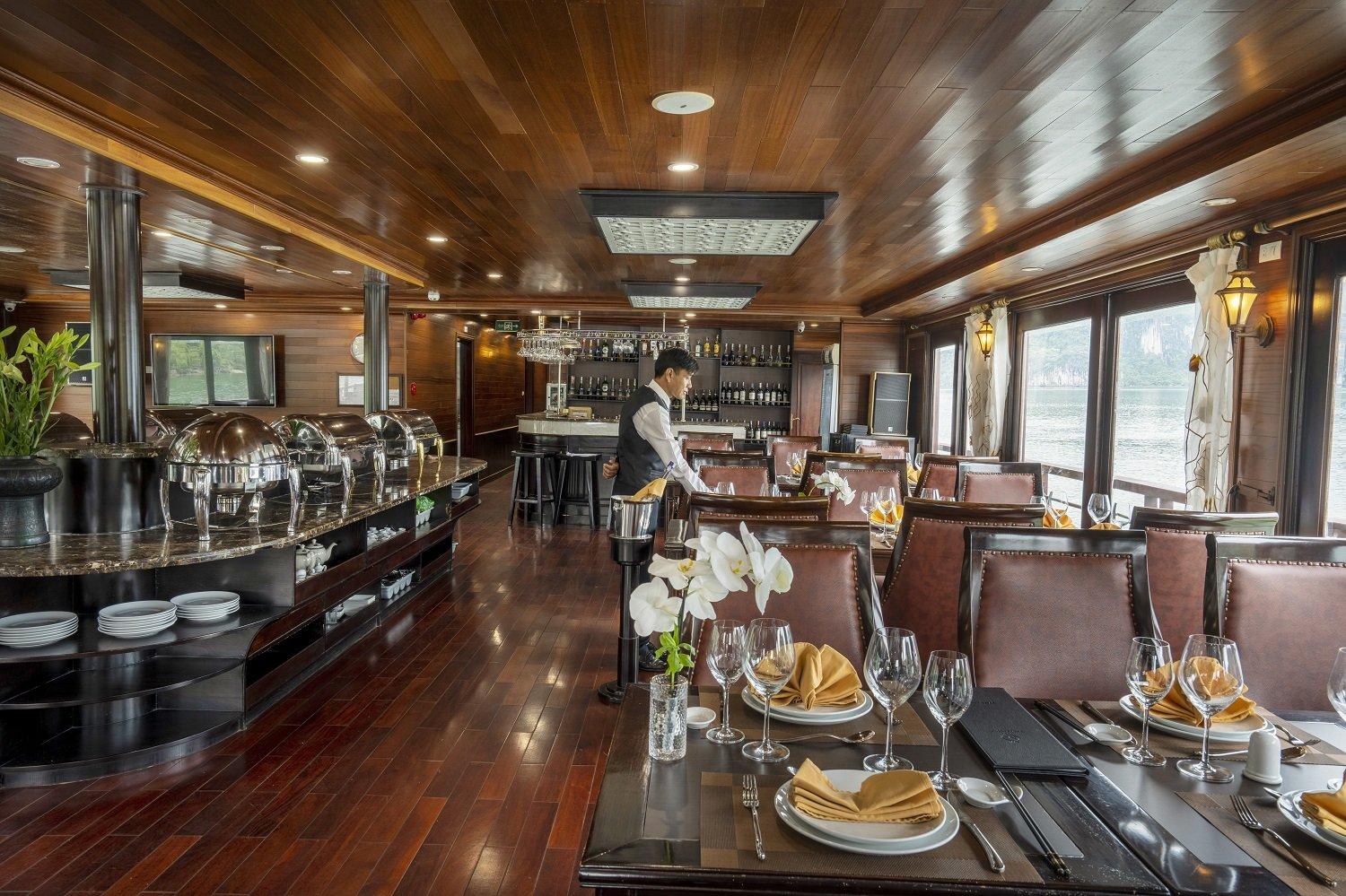 everland.vn - Khám phá vịnh biển đẹp top đầu thế giới trên du thuyền 5 sao  Blue Diamond Cruise