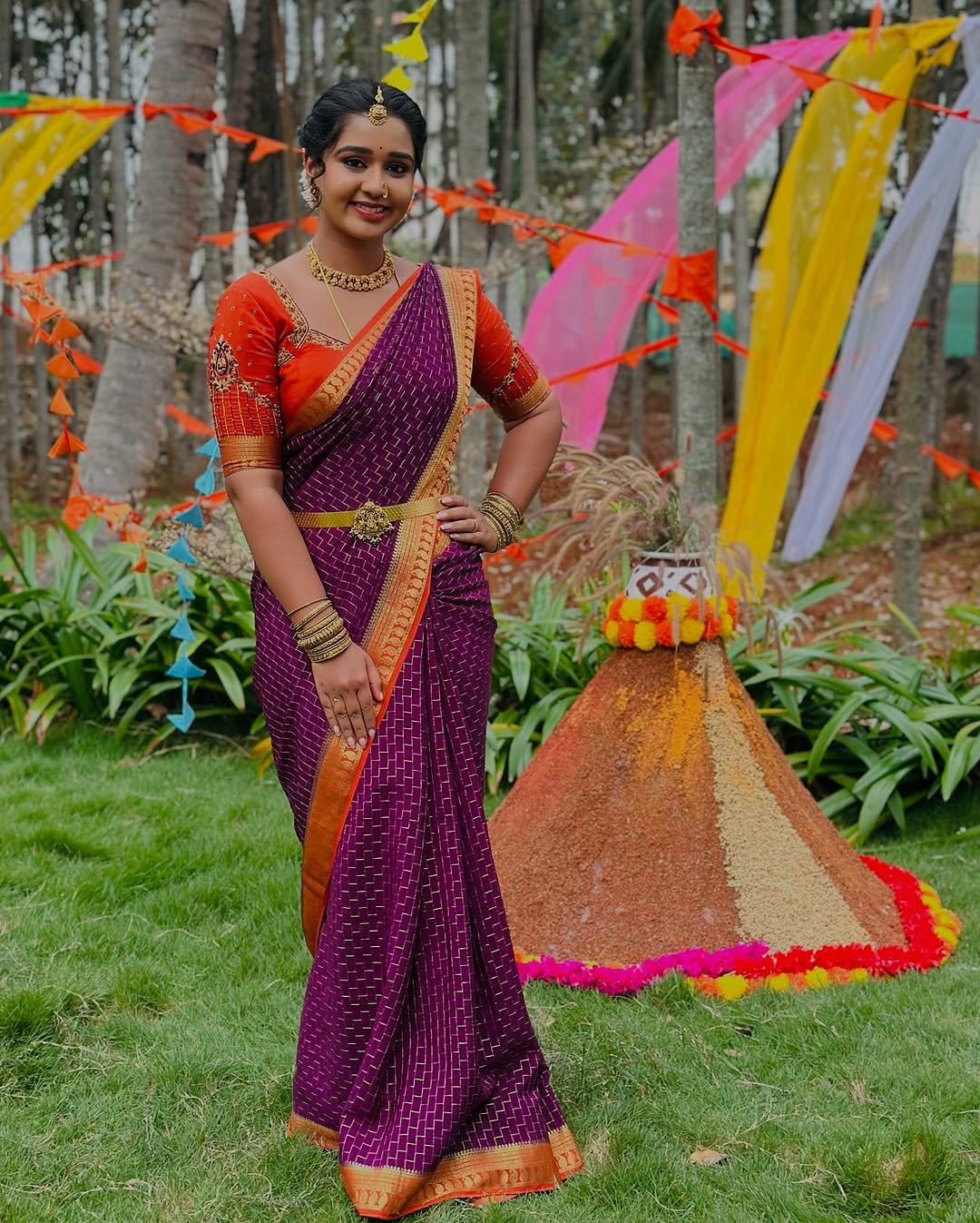 Shop Pure Gold Lace Mysore Silk Saree online at ATHARVA. Experience elegance and tradition with premium silk and rich gold lace at the best price.