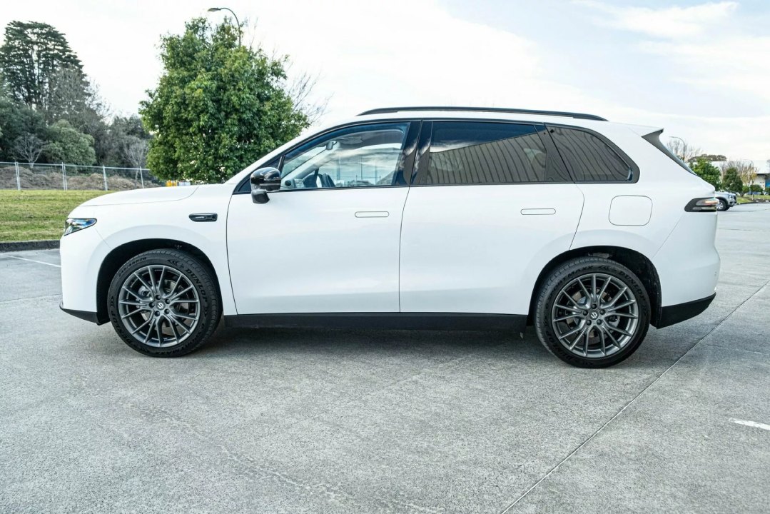 Leapmotor’s electric SUV combines strong performance, impressive driving range, and advanced technology, offering competitive pricing in the growing EV market. 