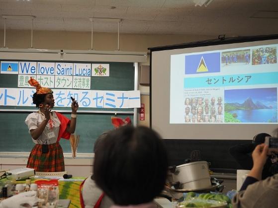 天井, 人, 室内, 壁 が含まれている画像

自動的に生成された説明