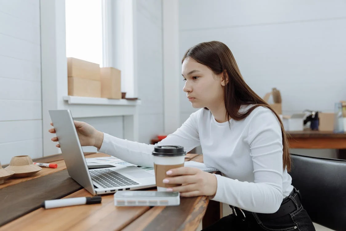 8 Workflow Tools Used By Amazon Virtual Assistant Teams In 2025