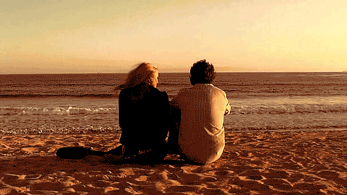 pareja en la playa 