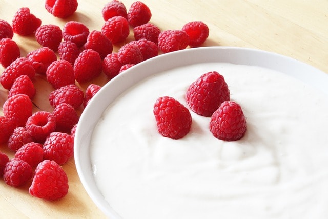 greek yogurt, fresh berries