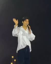 This contains an image of Lee Min Ho