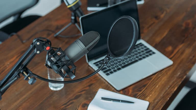 how to create a voiceover gig on Fiverr