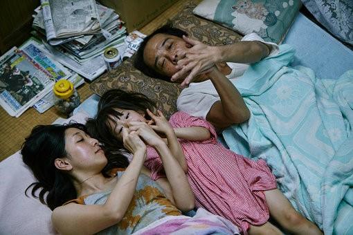 2.SHOPLIFTERS 4