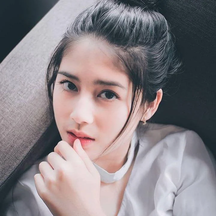 Cewek Menggoda yang Membuat Setiap Detik Terasa Lebih Panas, cewek menggoda, detik lebih panas, gadis seksi