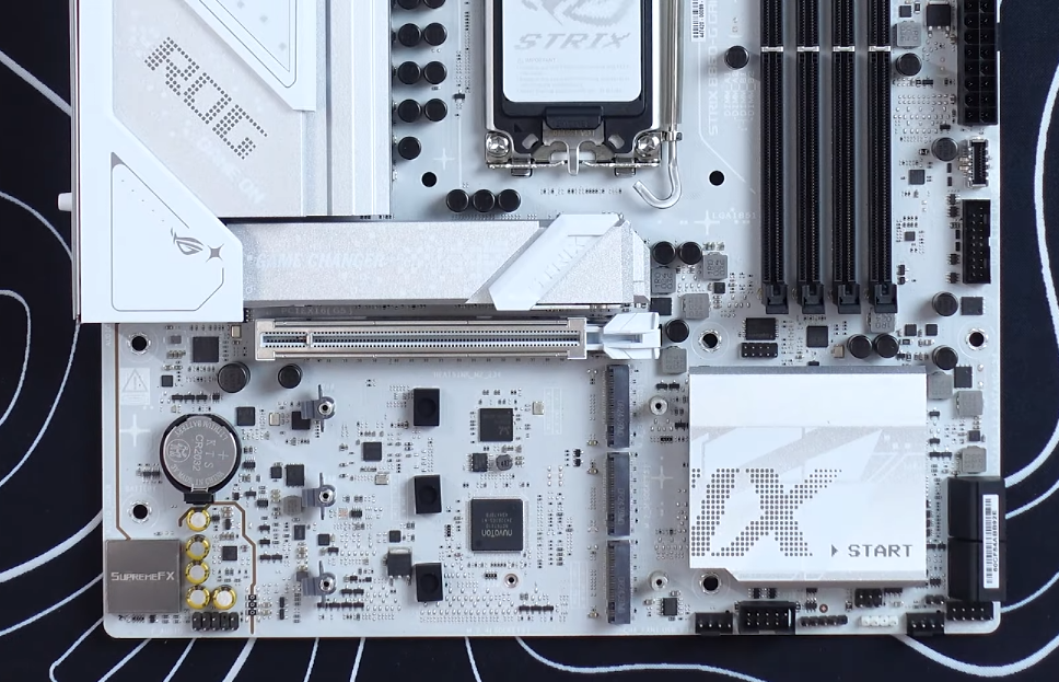 A close up of a motherboard

Description automatically generated