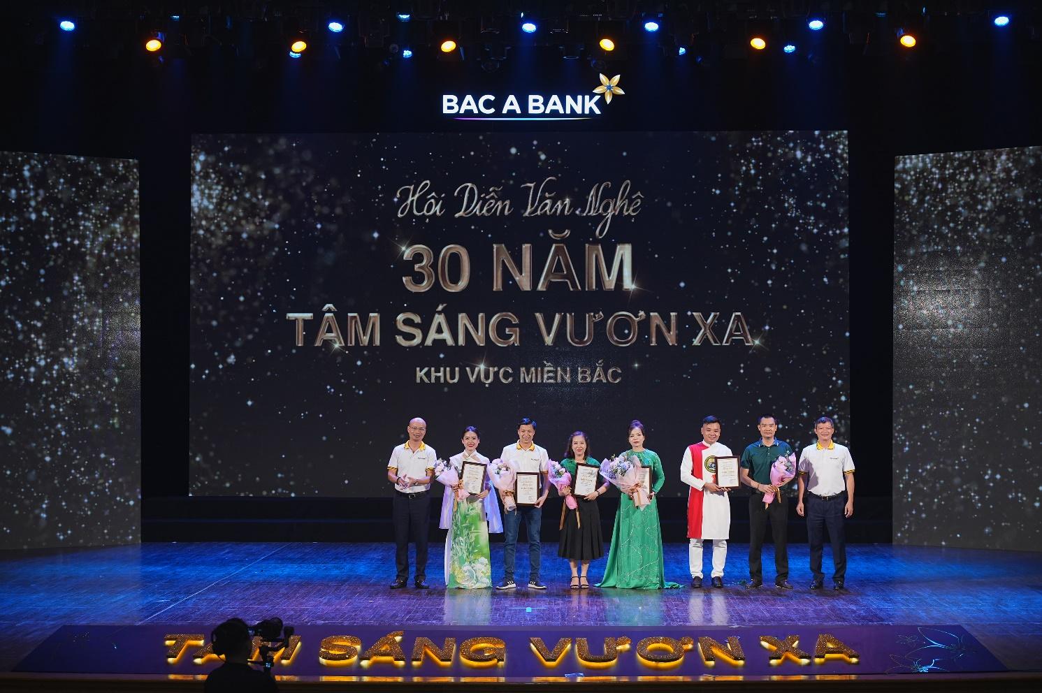 https://www.baca-bank.vn/PublishingImages/Tin%20t%E1%BB%A9c/%E1%BA%A2nh%20n%E1%BB%99i%20dung/2.VANG.JPG