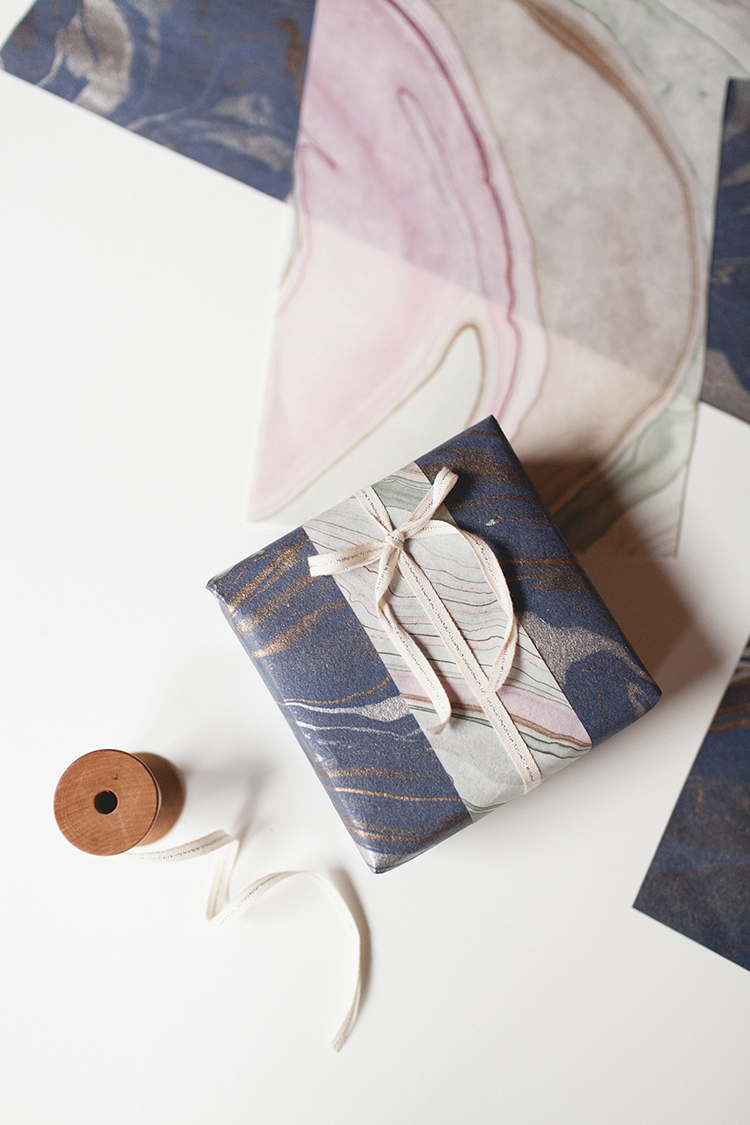 DIY Layered Wrapping Paper! // jojotastic.com