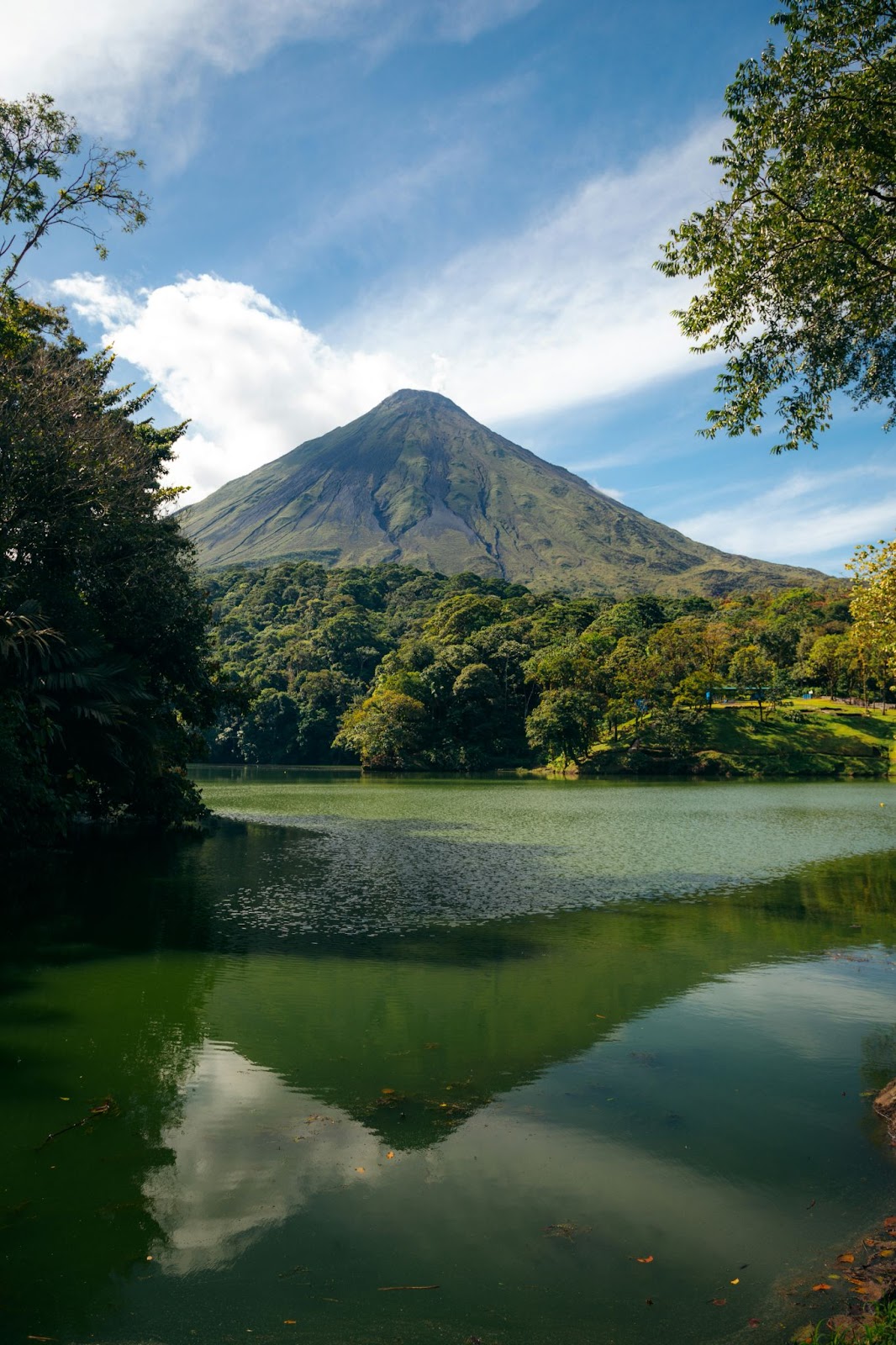 Arenal Lake and volcano in La Fortuna 