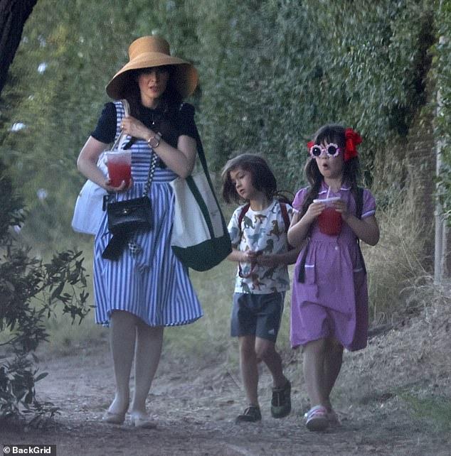 Zooey Deschanel is spotted with her two kids, Elsie, 8, and Charlie, 6, on  a hike... after admitting she has not yet planned Jonathan Scott wedding |  Daily Mail Online