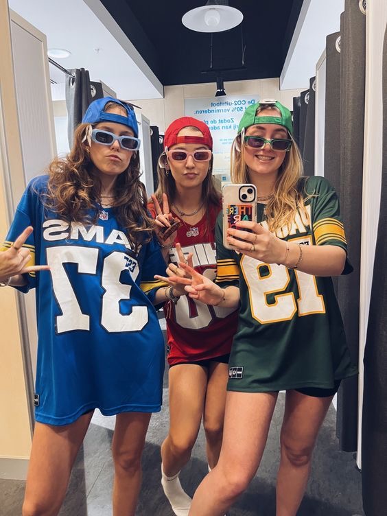 33 INSANELY CREATIVE & HOT TRIO HALLOWEEN COSTUMES