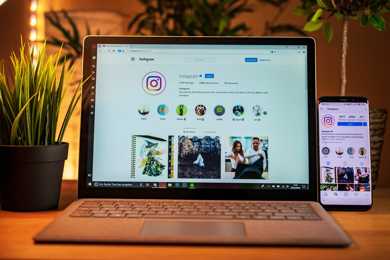 インスタPC画面とスマホ画面