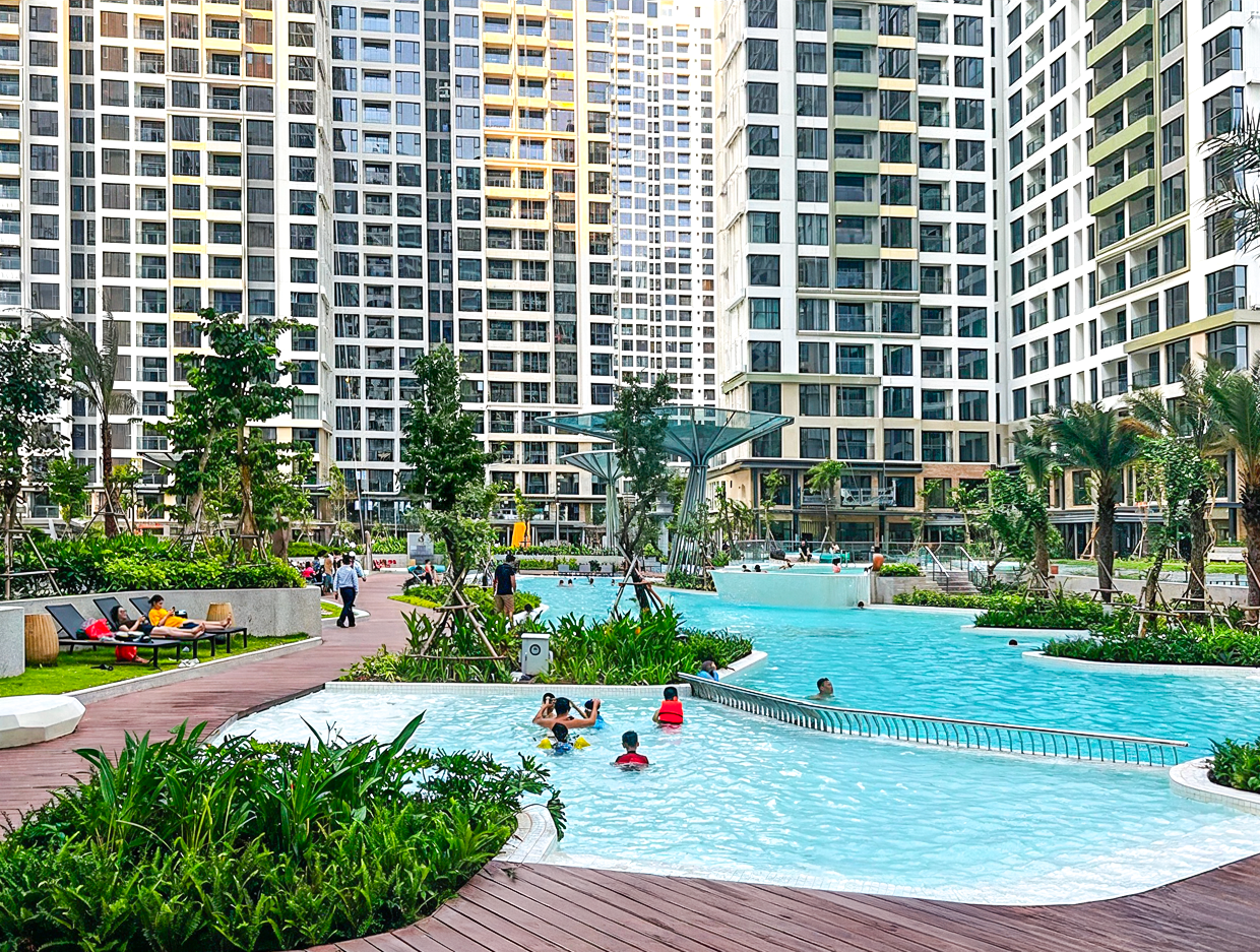A pool with people in itAI-generated content may be incorrect.