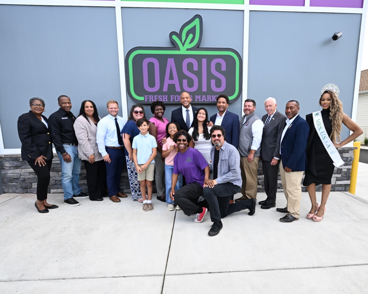 Governor at Oasis Market