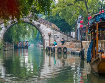 A river with a bridge over it

AI-generated content may be incorrect.