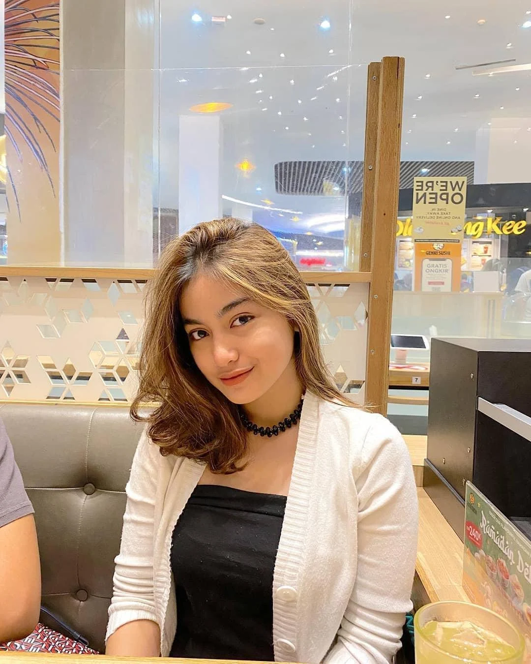 Gadis Ceria Membuat Hari Lebih Berwarna, gadis ceria, senyum manis, cewek cantik