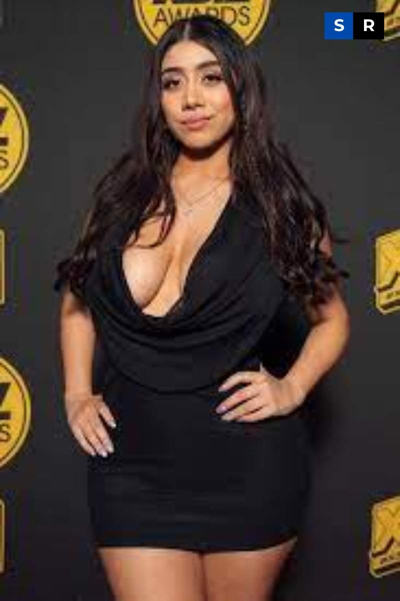 Violet Myers: Figure Sizes & Body Measurements
