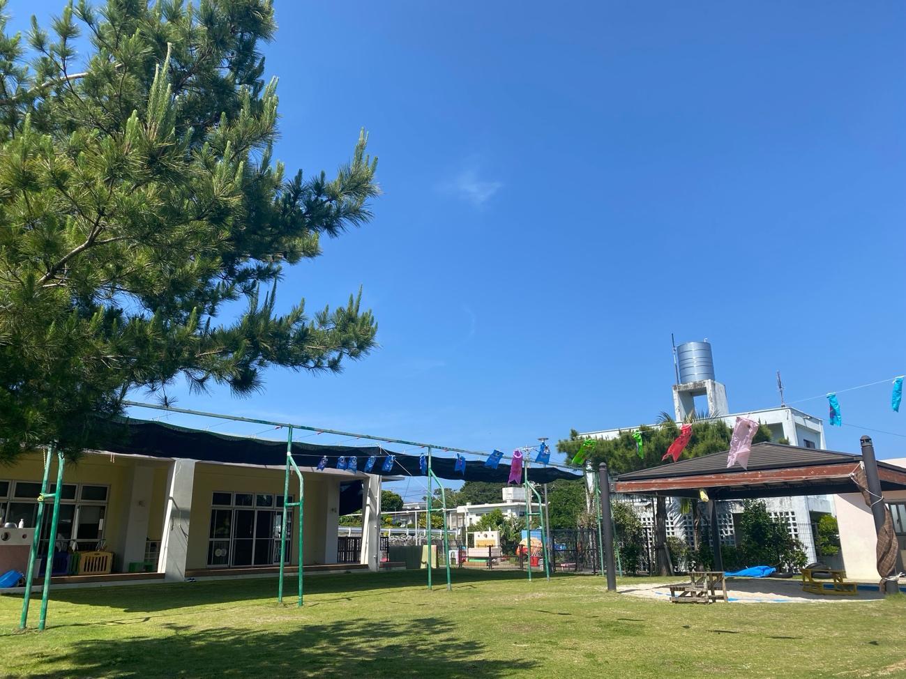 伊江島には東保育所と西保育所の2つの保育園があります。こちらは東保育所の園庭です。