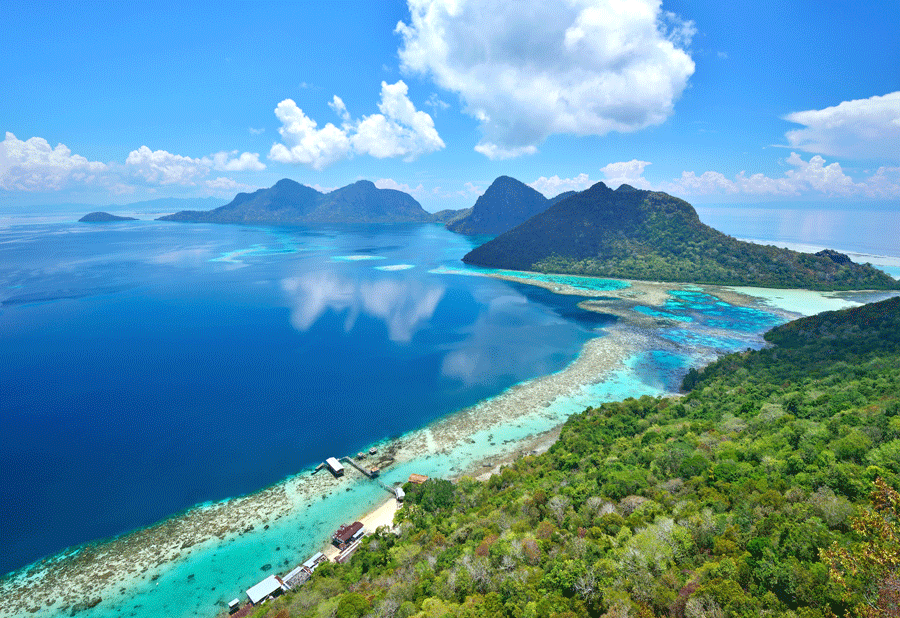 la plage magnifique de Malaisie en mars