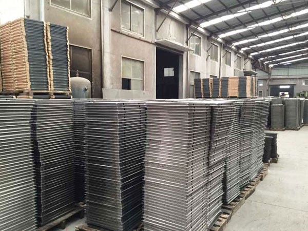 Lắp đặt sàn nâng kỹ thuật chống tĩnh điện chất lượng để an toàn và hiệu quả tối ưu.